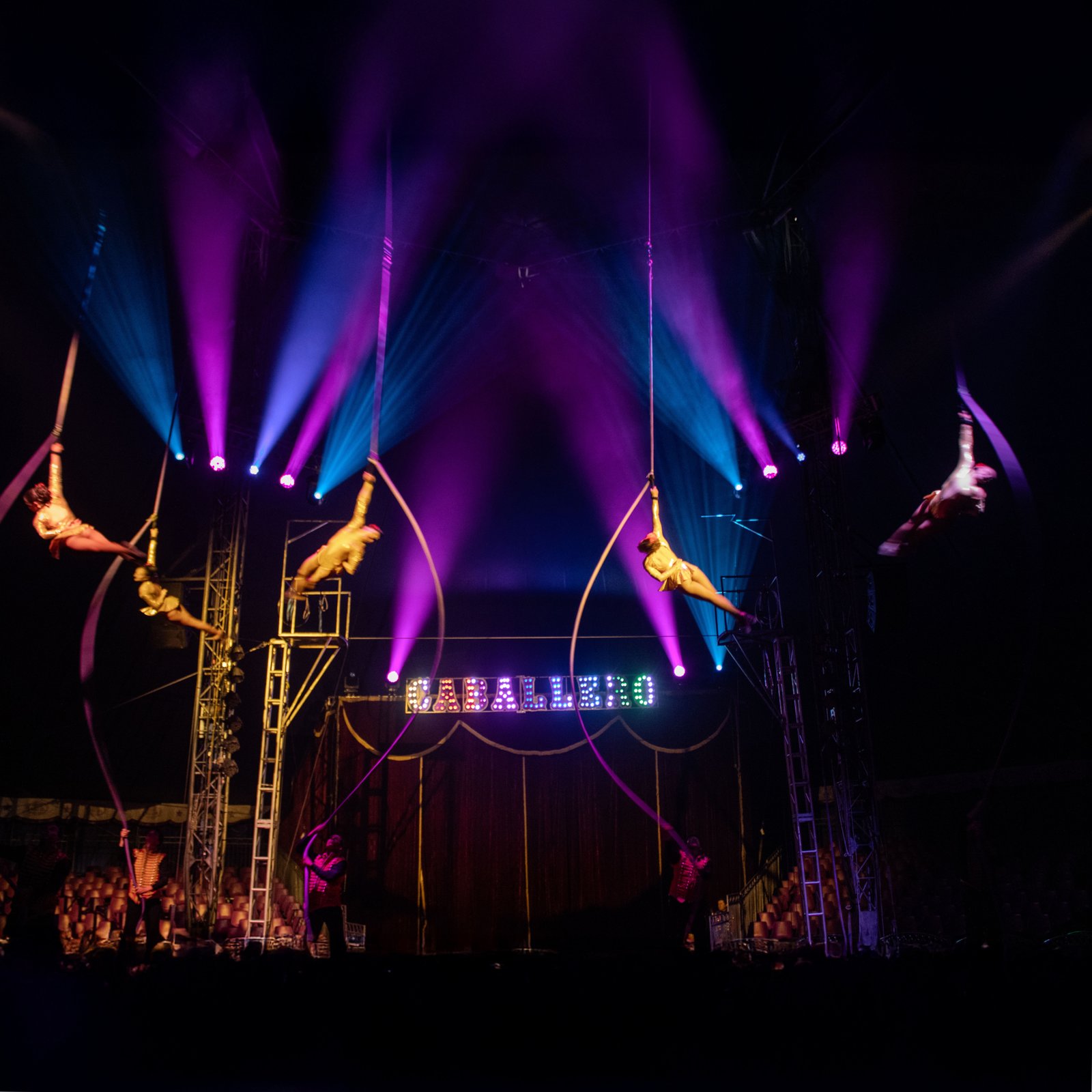 The Caballero Aerialist performing on the Spanish web