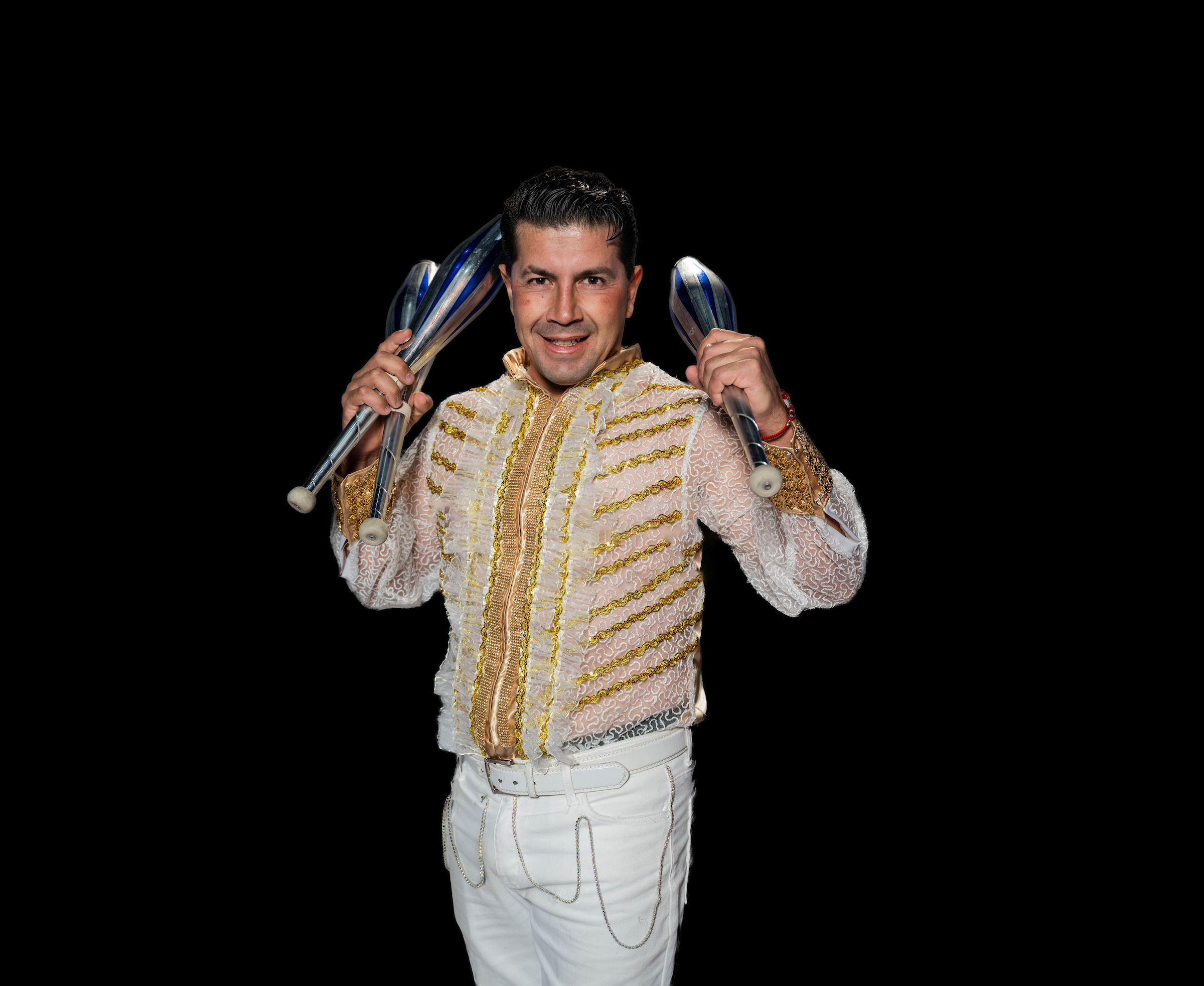 Josue juggling